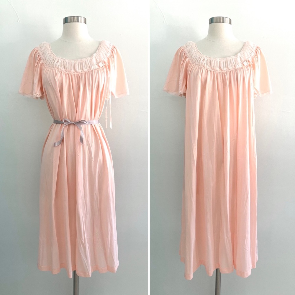 Vintage 60’s peachy pink Vanity Fair slip nightie house dress lingerie